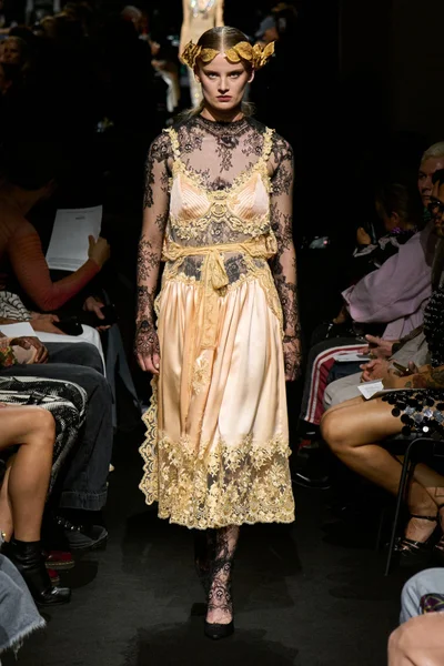 Look 24